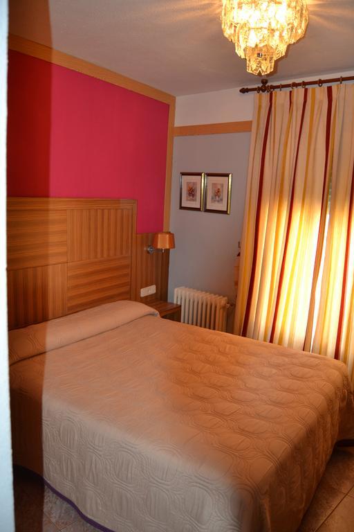 Hostal Don Juan I Alcalá de Henares Oda fotoğraf