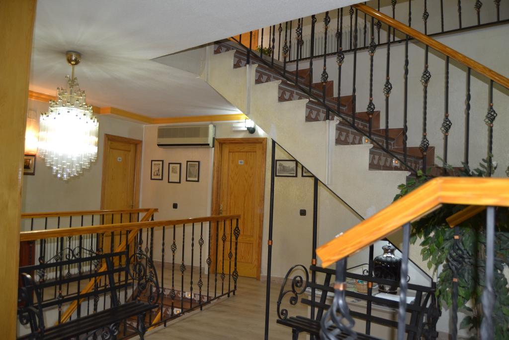Hostal Don Juan I Alcalá de Henares Dış mekan fotoğraf