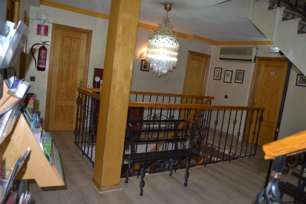 Hostal Don Juan I Alcalá de Henares Dış mekan fotoğraf