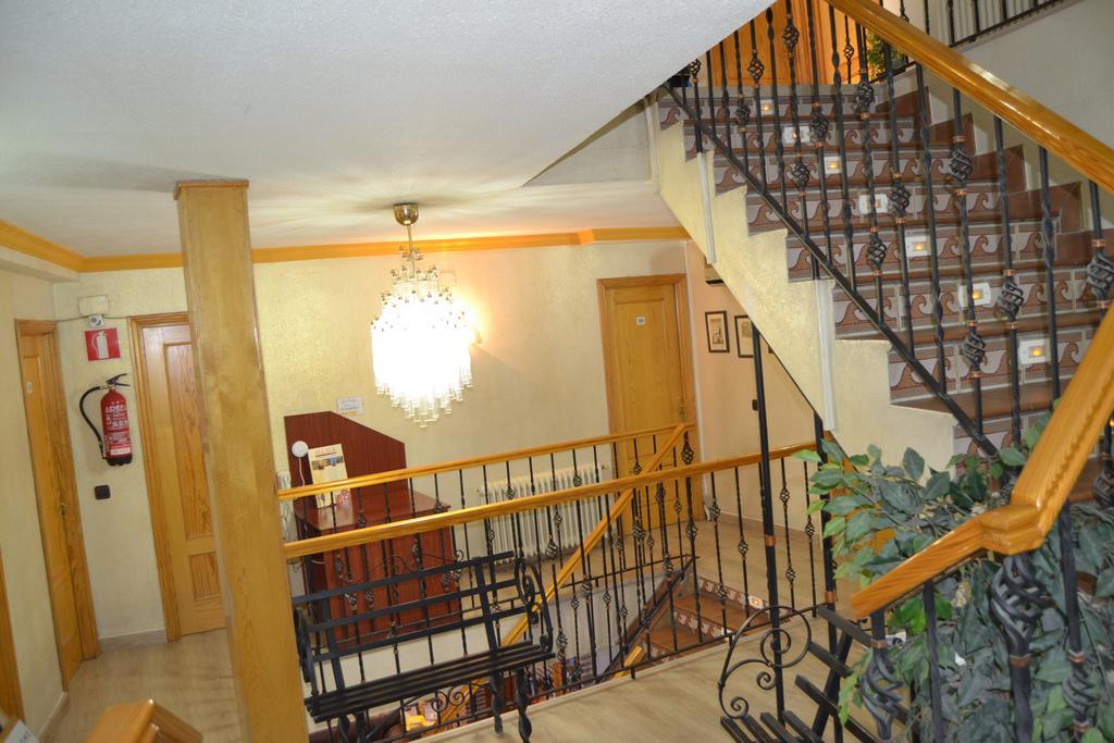 Hostal Don Juan I Alcalá de Henares Dış mekan fotoğraf
