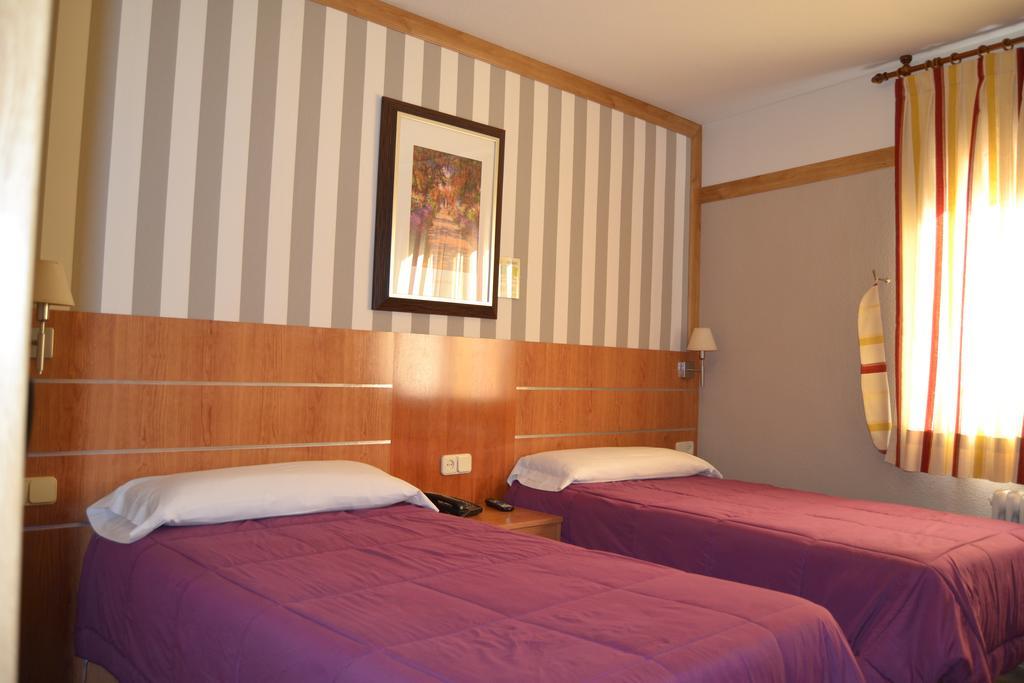 Hostal Don Juan I Alcalá de Henares Dış mekan fotoğraf