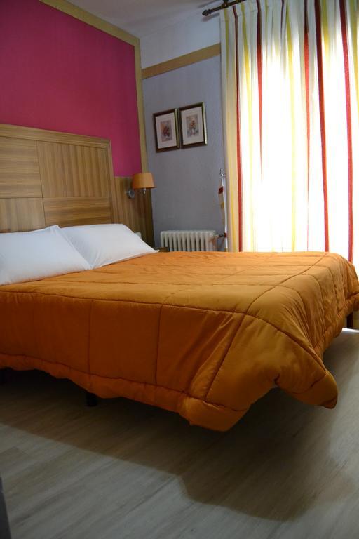 Hostal Don Juan I Alcalá de Henares Dış mekan fotoğraf