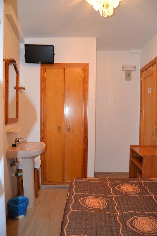 Hostal Don Juan I Alcalá de Henares Dış mekan fotoğraf