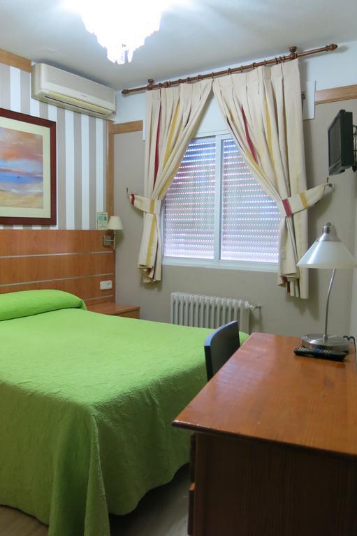 Hostal Don Juan I Alcalá de Henares Dış mekan fotoğraf