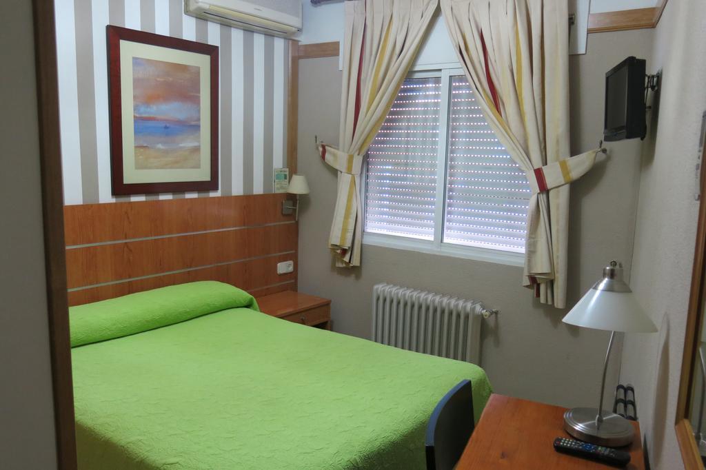 Hostal Don Juan I Alcalá de Henares Dış mekan fotoğraf